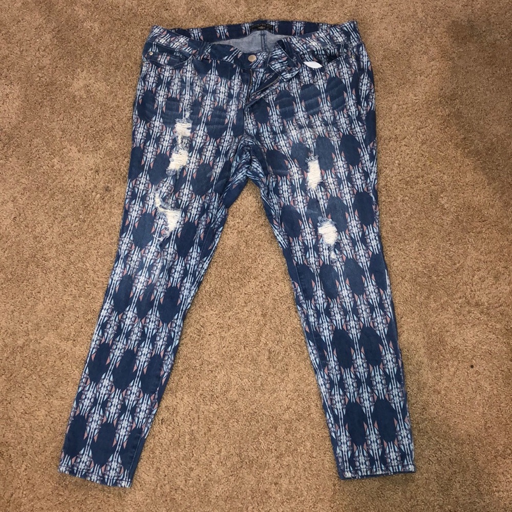 F21 distressed jeans